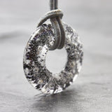 Ascheschmuck Kette Asche Hund schwarz - Andenken an verstorbenes Haustier - Urne - Glas personalisiert